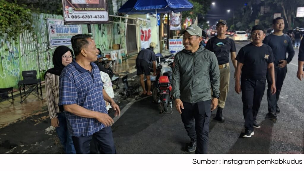 Night Run Bupati Kudus Jadi Ruang Dialog dengan Warga dan PKL, Kebersihan Kota Jadi Perhatian Bersama